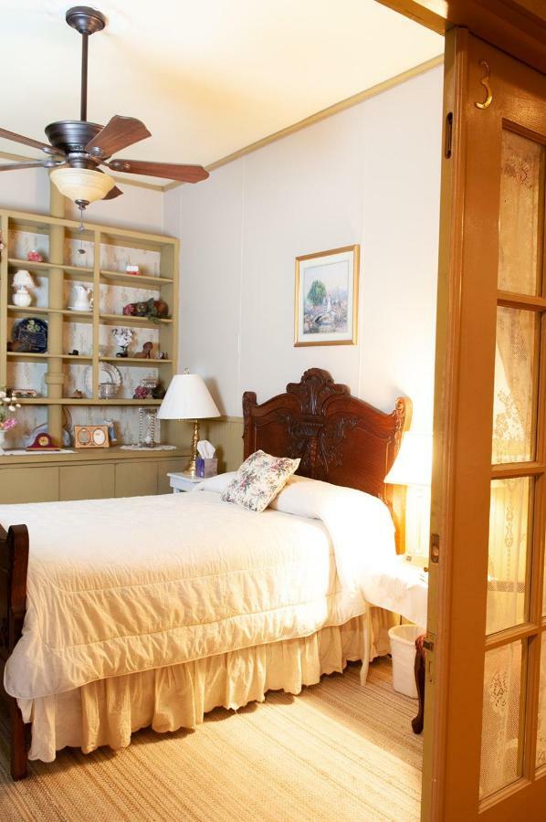 The Historic Wolf Hotel Ellinwood Экстерьер фото