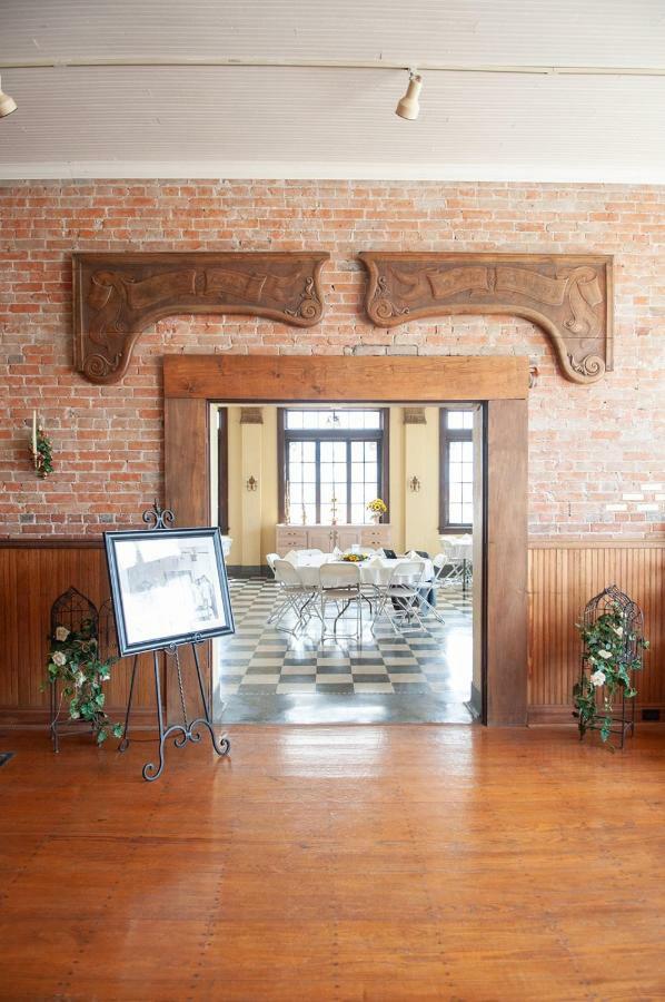 The Historic Wolf Hotel Ellinwood Экстерьер фото