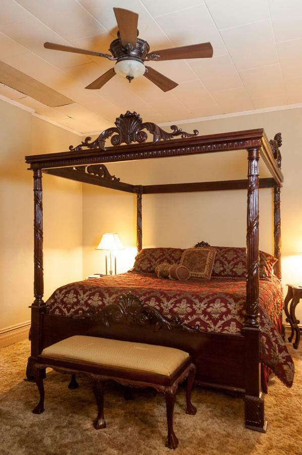 The Historic Wolf Hotel Ellinwood Экстерьер фото
